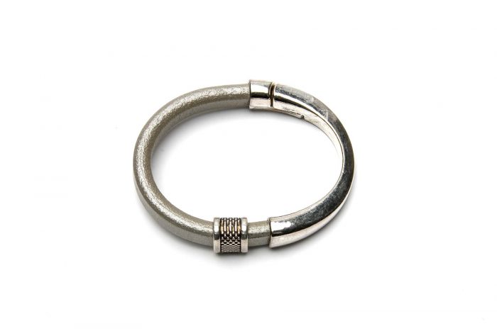 Magnetspange mit khakifarbenem Lederband